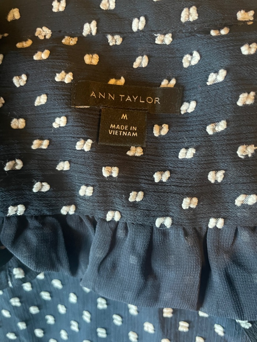 Ann Taylor Shirred Navy and White Dot Split-Neck Blouse Size Medium - Picture 3 of 9